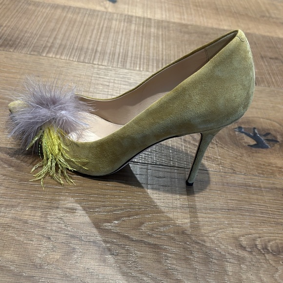 J Crew Collection Citron Suede Pumps with Feather and Jewel Embellishment Size 9 - Picture 6 of 7